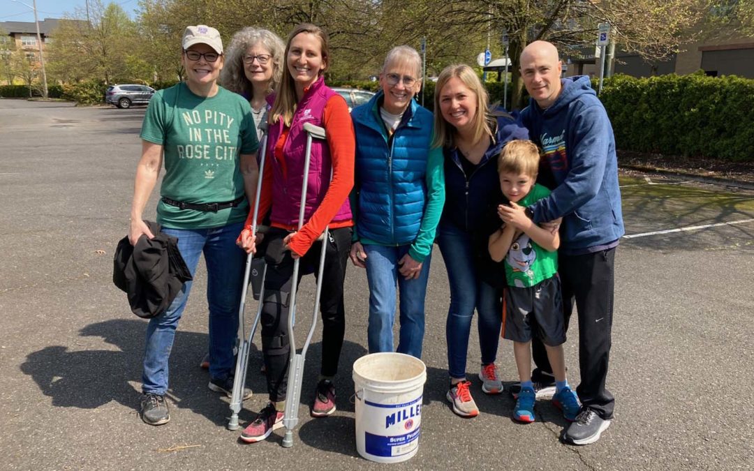 Group photo with people who are picking up trash for the Solve cleanup